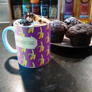 Caneca De Café Bananas Sobre Bananas De Fundo Puras De Café