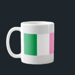Caneca De Café Bandeira do Tricolor na Terra Nova (Canadá)<br><div class="desc">Estrela Católica Romana da bandeira da Associação do Mar ("Tricolor da Terra Nova"). O Tricolor da Terra Nova, ou Pink, White e Green, é uma bandeira não oficial vista na província canadense de Newfound e Labrador, e acredita-se erradamente que tenha sido uma bandeira oficial da Terra Nova e Labrador, ou...</div>