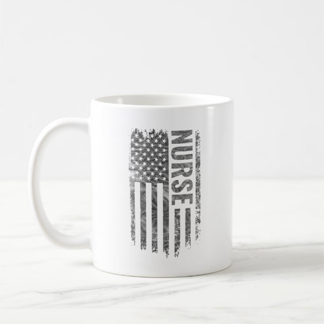 Caneca De Café Bandeira dos EUA Enfermeira design angustiado (Esquerda)