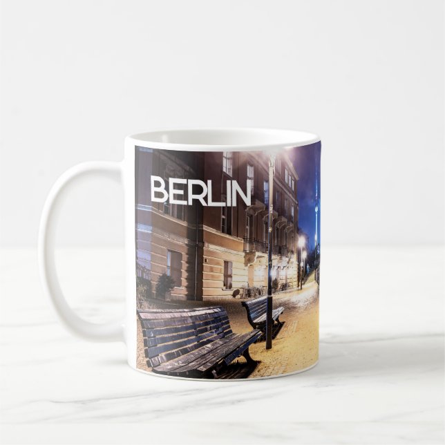 Caneca De Café Bases perto do rio Spree, em Berlim, Alemanha (Esquerda)