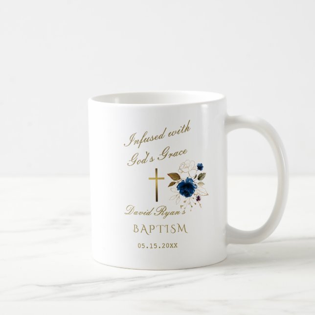 Caneca De Café Batismo Dourado azul Elegante de Caligrafia Floral (Direita)