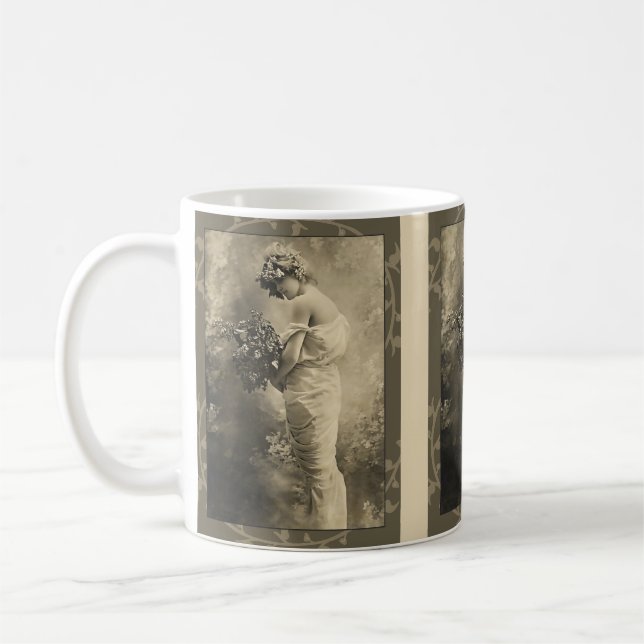 Caneca De Café Beautiful Victorian Lady with cut flowers (Esquerda)