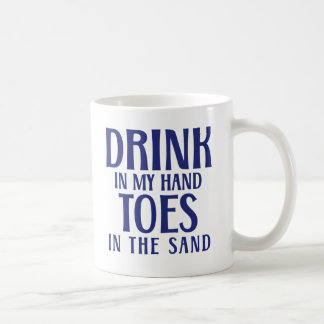 Caneca De Café Beba Na Minha Mão Dedos Do Pé Na Citação Da Areia
