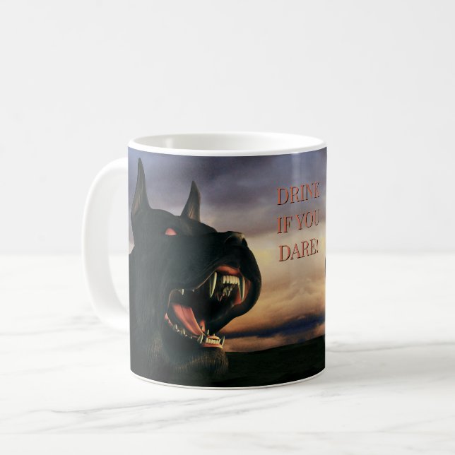 Caneca De Café Beba Se Você Ousar! Cachorro grande e preto (Frente Esquerda)