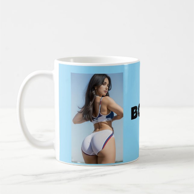 CANECA DE CAFÉ 'BEBAM ATÉ O FIM!' GAROTA DE BUMBUC (Esquerda)