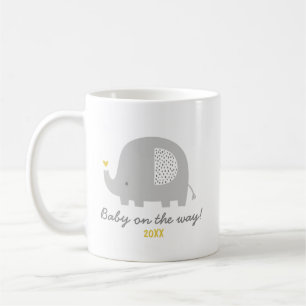 Caneca De Café Bebê elefante bonito no caminho + ano de nasciment