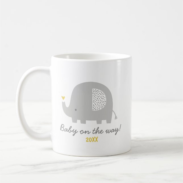 Caneca De Café Bebê elefante bonito no caminho + ano de nasciment (Esquerda)