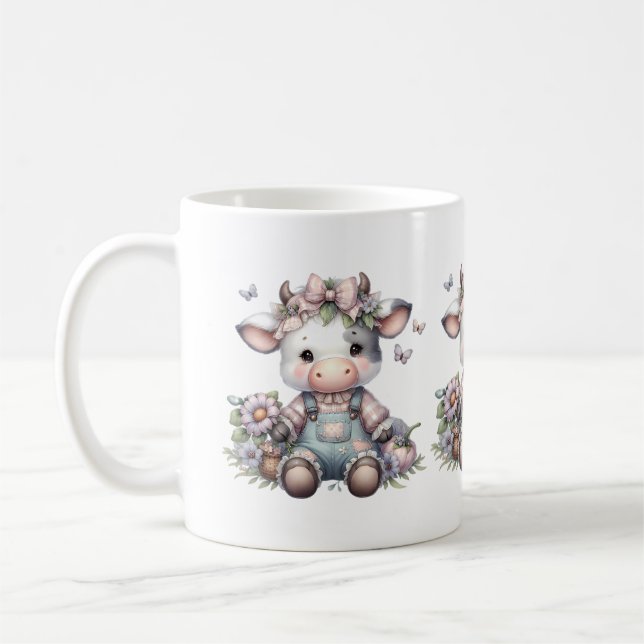 Caneca De Café Bebê Vaca Fofo com Macacão e Flores em Tons Pastéi (Esquerda)