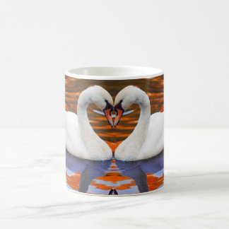 Caneca De Café Beijando cisnes no amor, pescoços da forma do