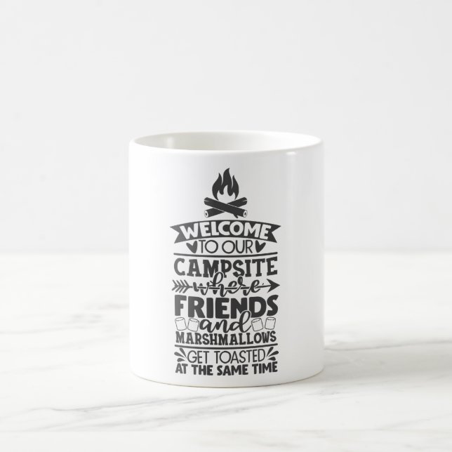 Caneca De Café Bem-Vindo Ao Nosso Slogan De Acampamento Engraçado (Centro)