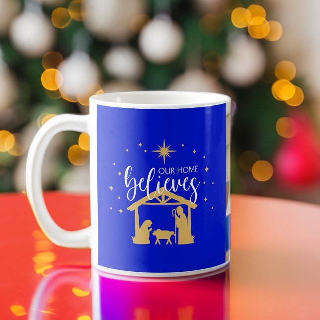 Caneca De Café Bendito Cena da Natividade Natal Doméstica (Criador carregado)