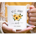 Caneca De Café Best Aunt Ever | Pretty Rustic Sunflowers<br><div class="desc">This colorful and stylish mug says "best aunt ever" in rustic,  handwritten script and features a watercolor bouquet of sunflowers in shades of yellow and gold with green leaves,  for a gift your favorite aunt will love.</div>