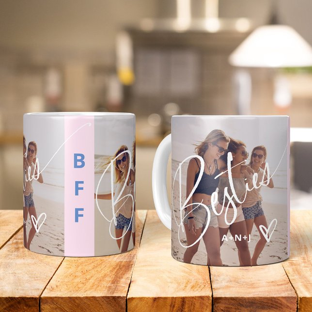 Caneca De Café Besties no Script de Tendência | Duas fotos com co (A stylish and trendy mug with photos for your bestie)