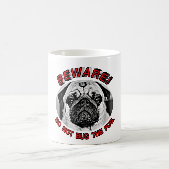 CANECA DE CAFÉ BEWARE! NÃO DESINSETE O PUG. (Centro)