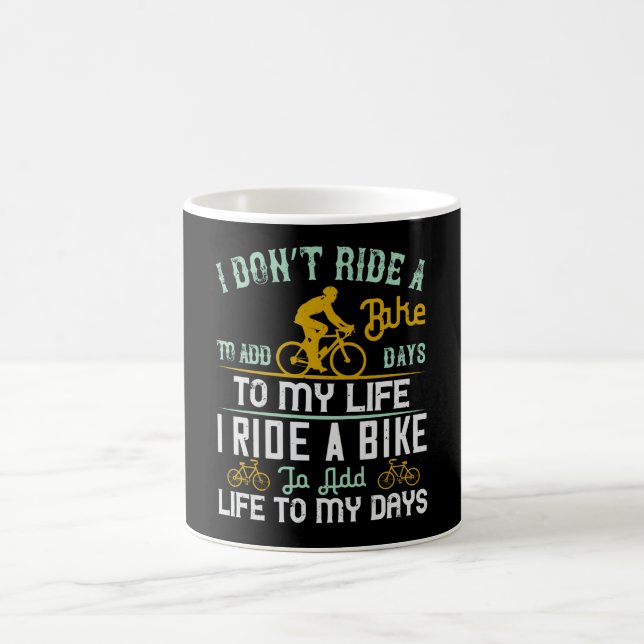 Caneca De Café Bicicleta - Uma bicicleta adiciona vida aos meus d (Centro)