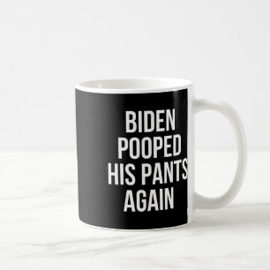 Caneca De Café Biden Fez Xixi Nas Calças Novamente - Camiseta Eng