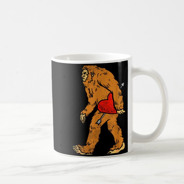 Caneca De Café Bigfoot Sasquatch Heart With Arrow Funny Valentine (Direita)