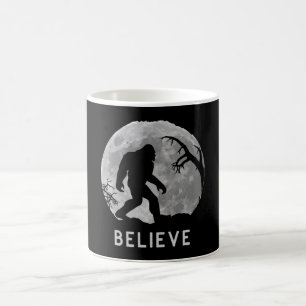 Caneca De Café Bigfoot Sasquatch Moon Yeti Acredita