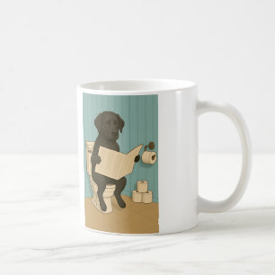 Caneca De Café Black Labrador Lendo Jornais sobre Banheiro