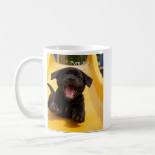 Caneca De Café Black Labrador Retriever Cachorro Feliz em um Tobo