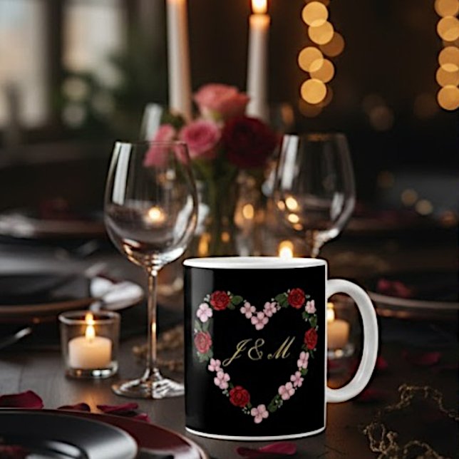 Caneca De Café Black mug with pink and red hearts (Criador carregado)