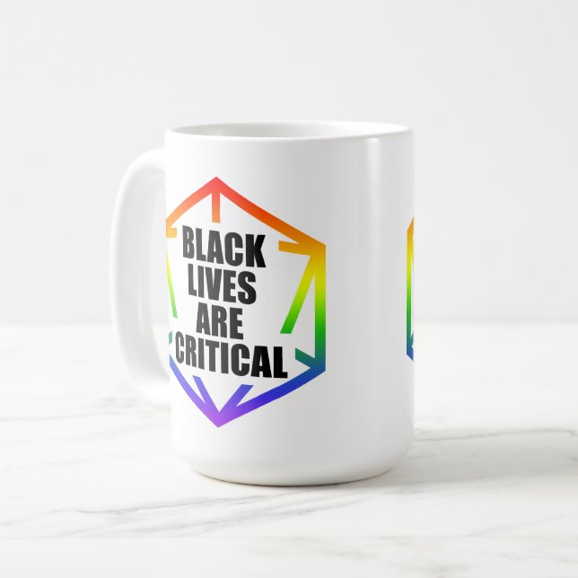 Caneca De Café BLM Black Lives are Critical [LGBTQ+] (Frente Esquerda)