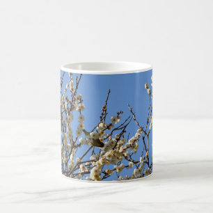 Caneca De Café Blossomas de White-eye e Plum em japonês: Japão