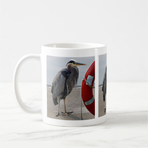 Caneca De Café Blue Heron em pé pelo Life Ring em Beach Mug