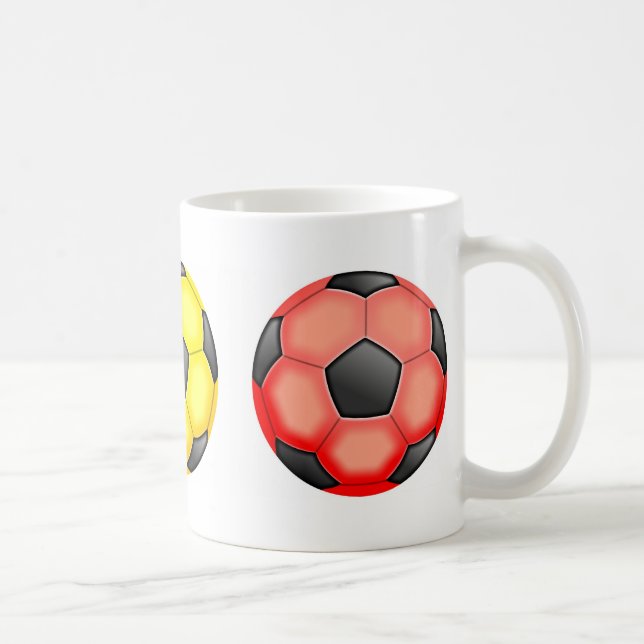 Caneca De Café Bolas de futebol coloridas (Direita)