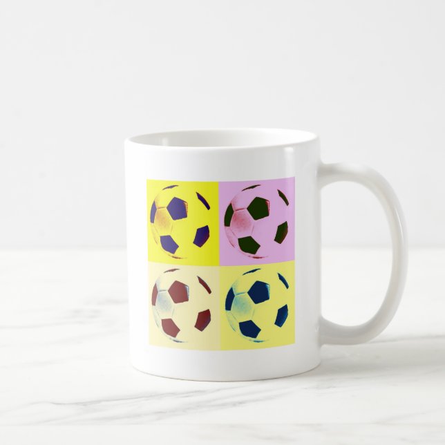 Caneca De Café Bolas de futebol de pop Art (Direita)