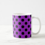 Caneca De Café Bolinhas pretas em roxo<br><div class="desc">Bolinhas pretas em roxo</div>
