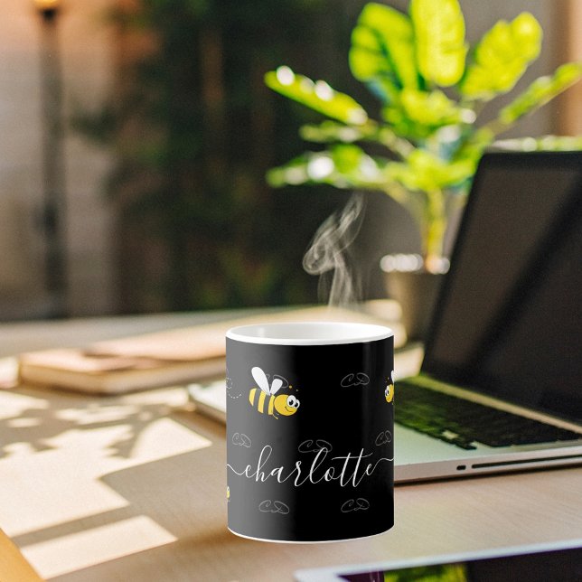 Caneca De Café Bombus brancos negros e felizes monograma de humor (Criador carregado)