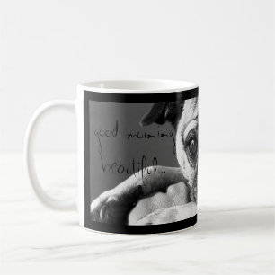 Caneca de café bonita do bom dia com thePug de