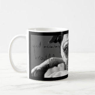 Caneca de café bonita do bom dia com thePug de