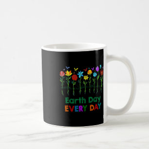 Caneca De Café Bonito Crescimento De Flores E Borboletas Dia Da T