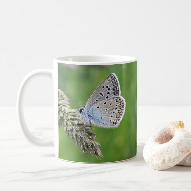 Caneca De Café Borboleta Azul Comum na Grama (Com Donut)