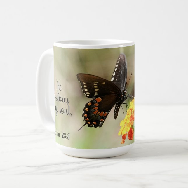Caneca De Café Borboleta com Salmo verso 23:3 (Frente Esquerda)
