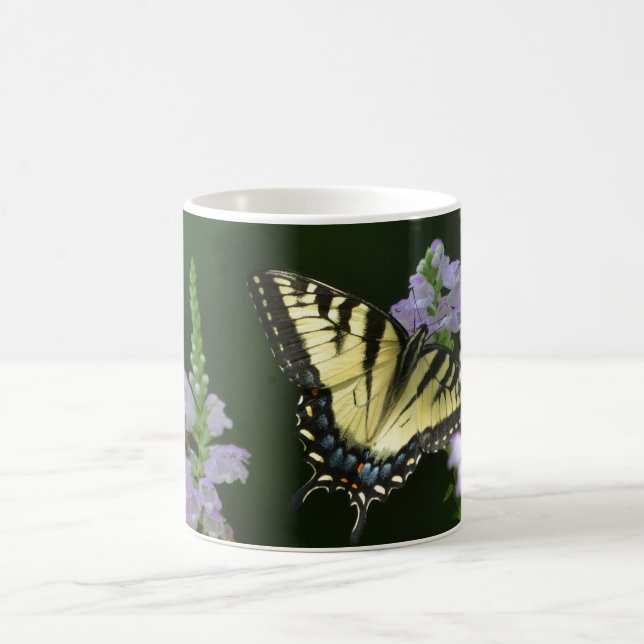 Caneca De Café Borboleta No Jardim (Centro)