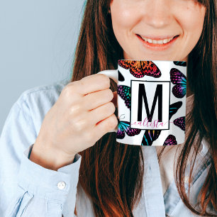 Caneca De Café Borboletas Coloridas Monograma de Padrão de Aquar