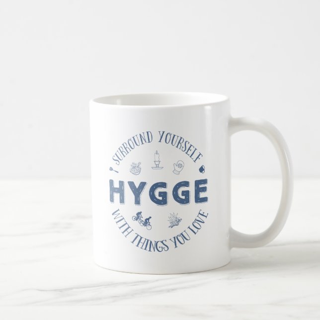 Caneca De Café Bordadura você mesmo W. Hygge (texto azul escuro) (Direita)