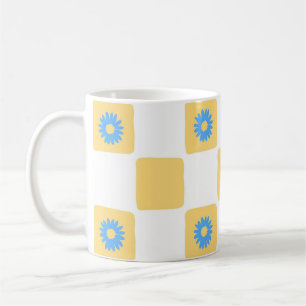 Caneca De Café Branco Amarelo Verificado Com Padrão De Flor Azul