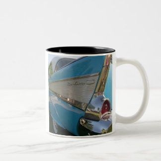 Caneca de café branco com 57 Chevy