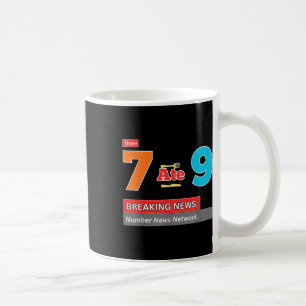 Caneca De Café Breaking News 7 Comeu 9 Piada de Matemática Engraç