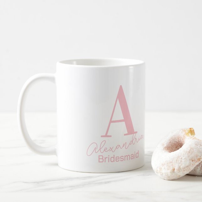 Caneca De Café Bridesmaid do Monograma Mínimo Personalizado (Com Donut)