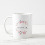 Caneca De Café Bridesmaid Floral Rosa<br><div class="desc">O design floral cor-de-rosa chic e elegante apresenta o título Bridesmaid e uma linha de texto personalizado abaixo. Todo o texto pode ser editado, a cor, a fonte e o tamanho alterados. Faça um para cada festa de noiva. Vai parecer excelente em suas fotos prontas. Esta caneca de café faz...</div>