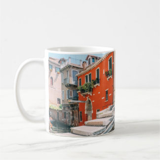 CANECA DE CAFÉ BRIDGE CONCRETA BESIDE WHITE BUILING