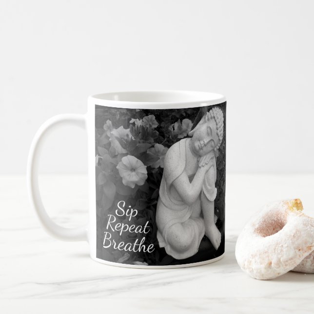 Caneca De Café Buddha Sip Breathe Repeat –Black Wht Affirmation (Com Donut)
