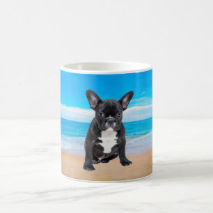 Caneca De Café Buldogue Francês Sentado Em Praia