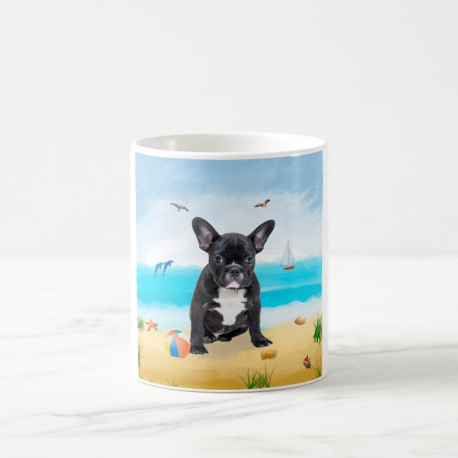 Caneca De Café Bulldog francês na praia (Centro)