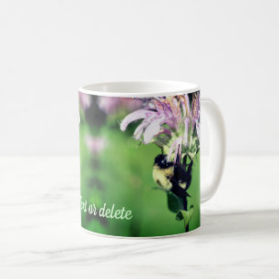 Caneca De Café Bumble Bee Na Flor Do Balm De Abelha Personalizada